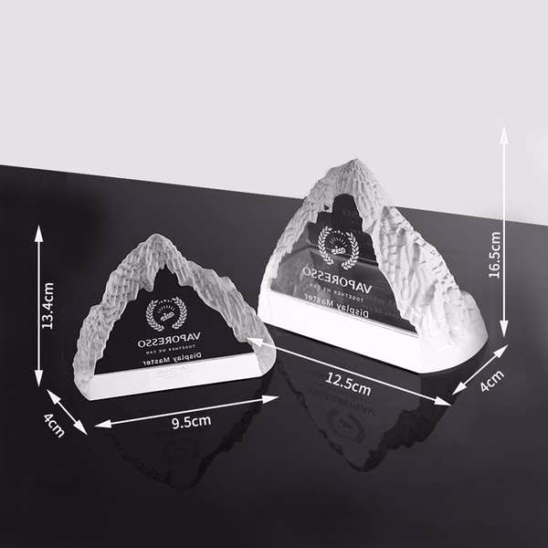 雪山水晶獎座 - 水晶獎座禮品 水晶紙鎮不僅能作為商業禮品,還可以作為送給個人的特別禮品。例如,你可以給爸爸買一份個人獎勵式的水晶紙鎮,宣布他是世界上最好的爸爸。你也可以買一件水晶紙鎮給媽媽,寫一句窩心的話語或者一優美的詩。這就是一種很好的方式去表達你有多愛她和關心她,以及她對你來說有多重要。你也可以實際地為一位家庭成員或者朋友去做這樣的事情。 不管是週年慶的場合,還是特殊成就獎勵會,水晶紙鎮在這些場合出現都是完美的禮物。這些東西不僅僅是局限於在工作上,那些做得出色的每一個人都需要它們。 客製 - 水晶獎座禮品 23990_Paperweight_04