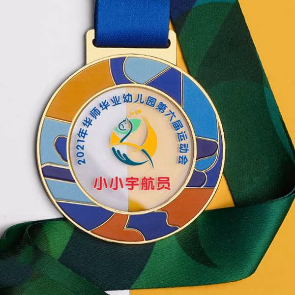 亞克力獎牌 - 水晶獎座禮品 金屬和亞克力合體的獎牌,既有金屬的質感,亦有亞克力的通透 可UV彩色印刷,更是為你的活動或比賽,增添了更多的色彩。 客製 - 水晶獎座禮品 25986_medal_03